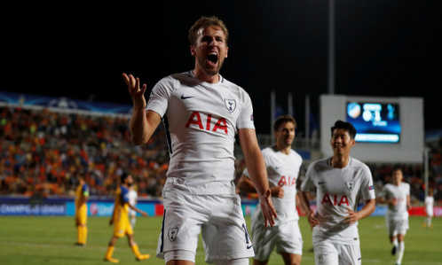 Harry Kane lập hat-trick, Tottenham thắng đậm, chia ngôi đầu cùng Real