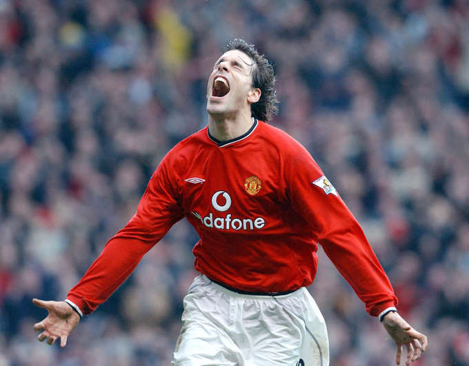 Ruud van Nistelrooy ghi năm bàn sau chín trận đầu tiên vào năm 2001. Tiền đạo người Hà Lan kết thúc mùa đầu tiên trong màu áo Man Utd với 36 bàn sau 49 trận