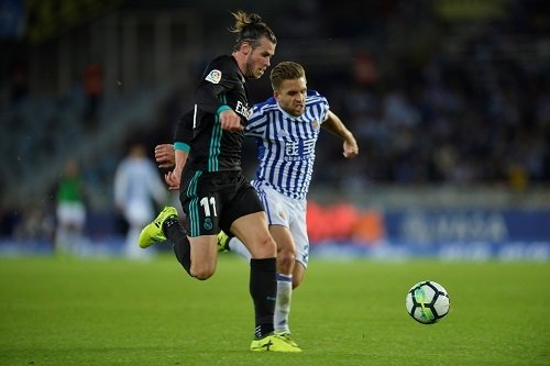 Rodrigues bất lực trước tốc độ thần thánh của Bale. 