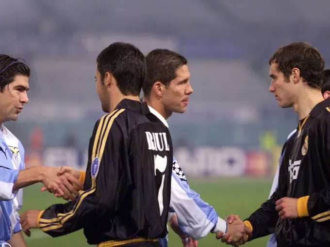 Lazio (Italy) thời hùng mạnh nhất, với sự góp mặt của Marcelo Salas và Diego Simeone, cũng không thua khi tiếp Real: hòa cả hai trận.