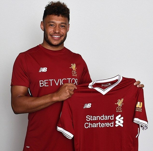 Chamberlain ký hợp đồng với Liverpool