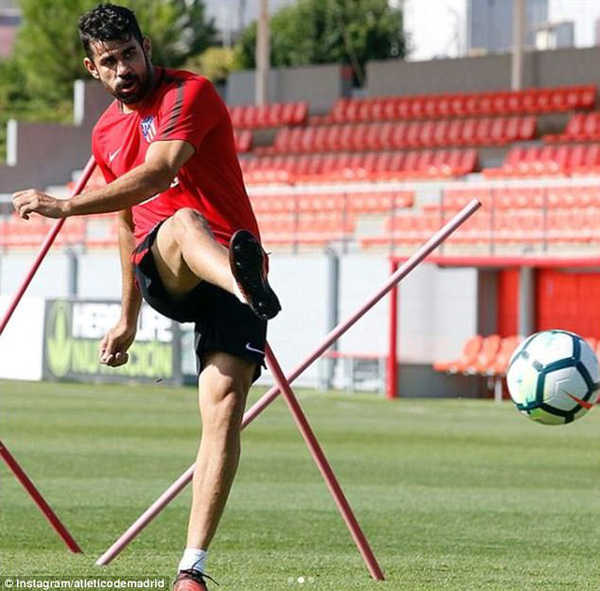 Diego Costa tập luyện trong màu áo Atletico Madrid