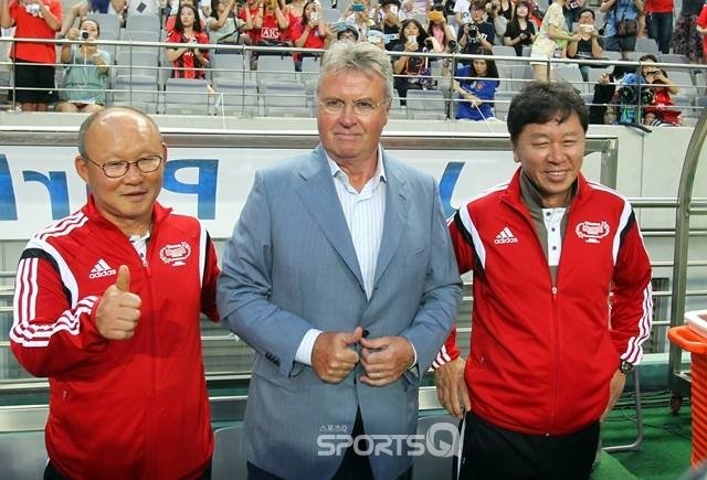 Ông Park Hang Seo (trái) từng làm trợ lý cho HLV danh tiếng Guus Hiddink ở tuyển Hàn Quốc