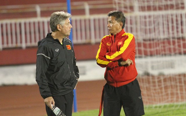 GĐKT Jurgen Gede (trái) có khả năng trở thành HLV trưởng đội tuyển quốc gia 
