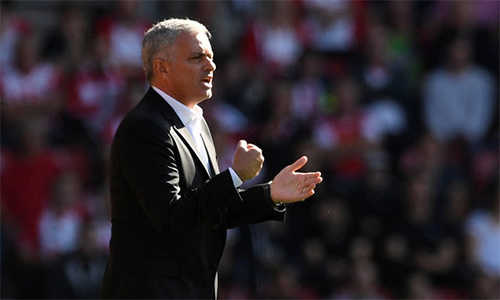 Mourinho: 'Liverpool may mắn hơn MU'
