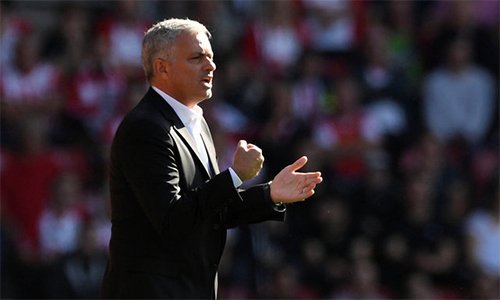 Mourinho không hài lòng vì MU của ông chịu thiệt về lịch đấu so với Liverpool