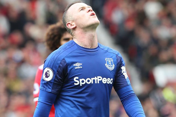 Sự bất lực thể hiện rõ trong ánh mắt Rooney
