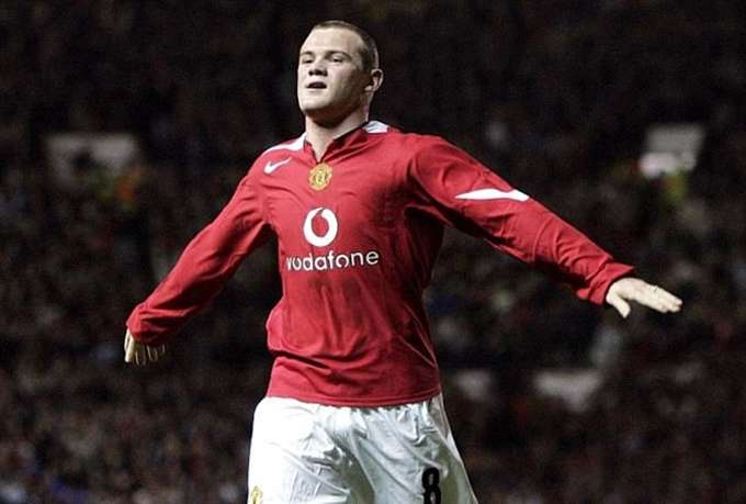 Wayne Rooney. Tiền đạo sinh năm 1985 lập hat-trick ngay trận ra mắt, ngày 28/9/2004, giúp Man Utd đánh bại Fenerbahce với tỷ số 6-1. Sau màn trình diễn đó, rất nhiều chuyên gia dự đoán Rooney sẽ là ngôi sao hàng đầu thế giới. Tuy nhiên, mọi thứ không hoàn toàn như vậy.