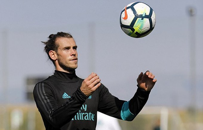 Gareth Bale cũng đang có tâm trạng tốt sau khi chấm dứt được làn sóng chỉ trích bằng bàn thắng vào lưới Sociedad. Pha tăng tốc lập công trong trận đấu cuối tuần trước là minh chứng về thể lực sung mãn của ngôi sao Xứ Wales.Cùng Marco Asensio, anh là một trong hai người ghi nhiều bàn nhất cho Real từ đầu mùa, nhưng cũng chỉ có hai pha lập công.