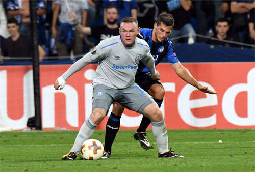 Rooney không thể giúp Everton tránh được thất bại nặng nề.
