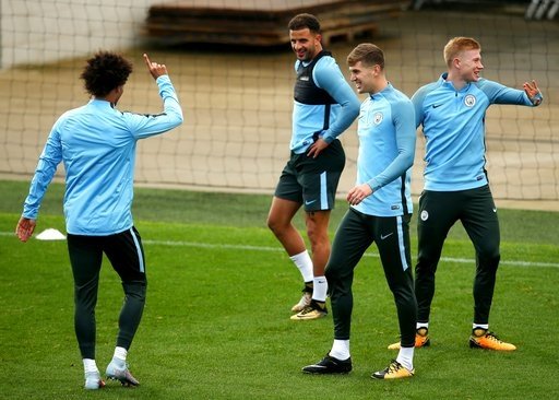 Các cầu thủ Man City tập luyện chuẩn bị cho trận đấu đầu tiên tại Champions League