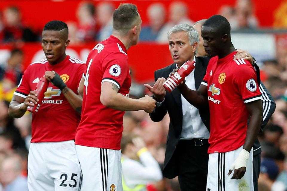 Mourinho cảnh báo cầu thủ MU: Đừng hưng phấn quá vội