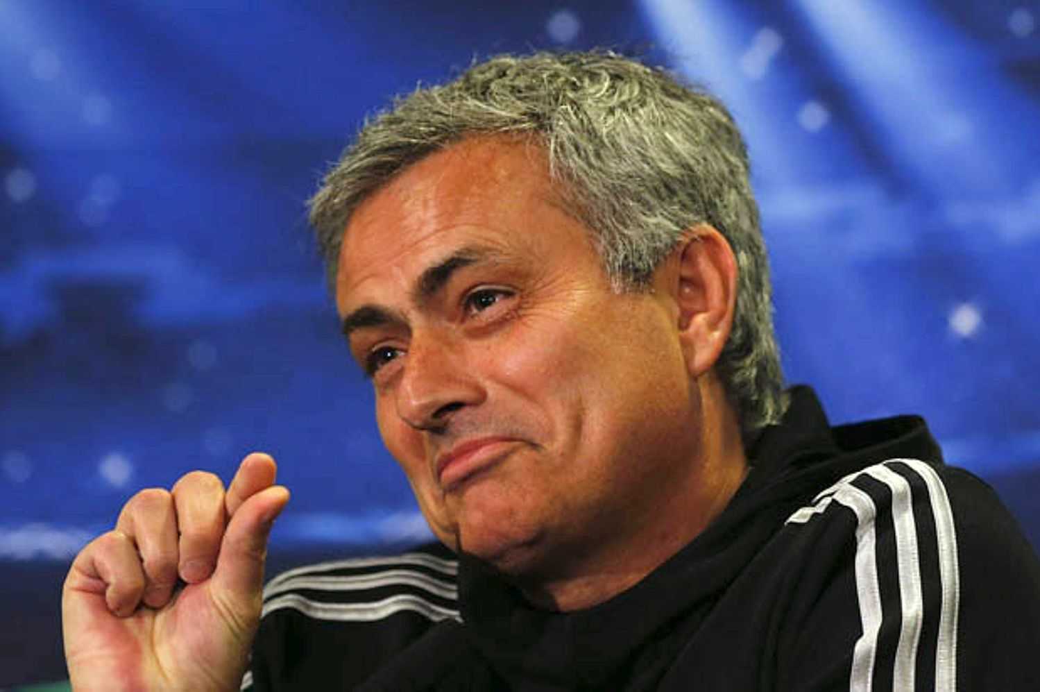 Mourinho: “CĐV có thể la ó và đòi lại tiền vé nếu họ muốn”. Wenger không lo lắng về Sanchez