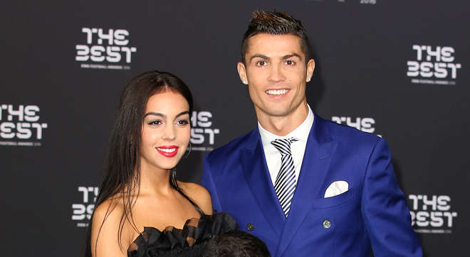 Ronaldo và bạn gái Georgina Rodriguez ở lễ trao giải The Best