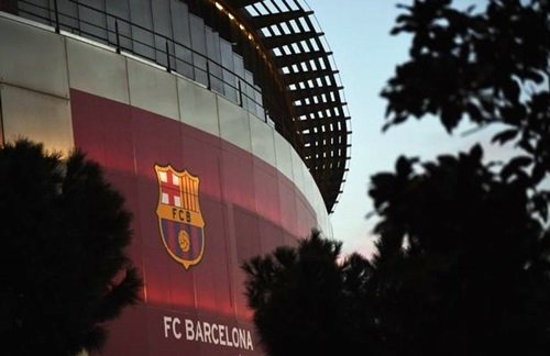 Barca sẽ đổi tên sân để giảm bớt gánh nặng chi phí