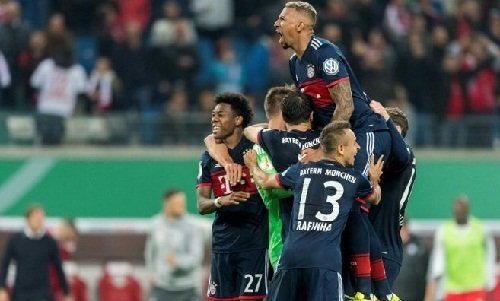 Bayern có chiến thắng nhọc nhằn trên sân khách.