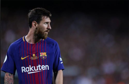 Messi trong màu áo Barca. 