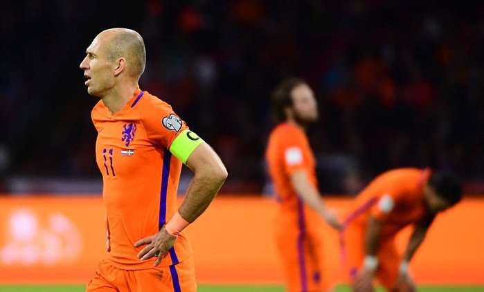 Nỗ lực của cá nhân Robben quá muộn màng, Hà Lan dừng bước ở vòng loại