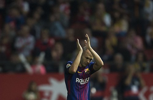 Iniesta là huyền thoại sống tại Barca
