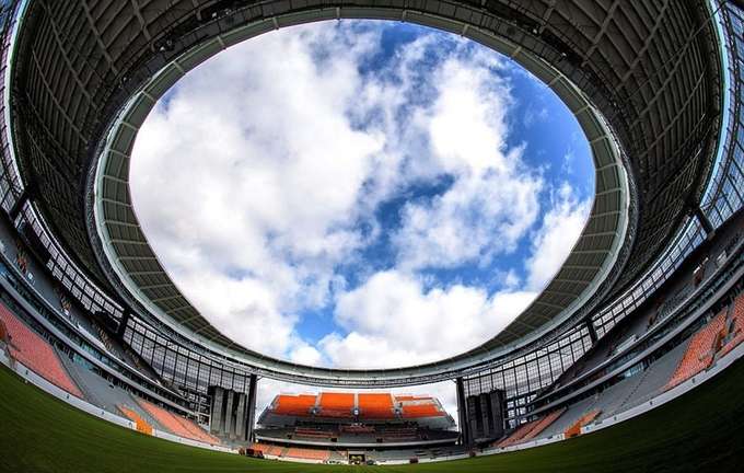 Sân Ekaterinburg Arena là một trong 12 sân vân động tổ chức các trận đấu tại World Cup 2018, và là sân nhỏ nhất trong các địa điểm đăng cai. Theo kế hoạch, đây là nơi tổ chức bốn trận vòng bảng tại bảng A, C, F và H. Trong khi đó, sân có sức chứa lớn nhất Luzhniki, hơn 80.000 chỗ ngồi, sẽ tổ chức trận khai mạc và chung kết.