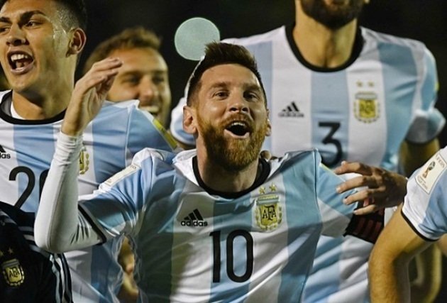 Không phải Messi, Argentina vào World Cup nhờ thầy phù thủy.
