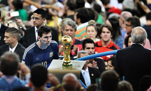 Messi từng tiến rất gần đến chiếc CUp vàng thế giới năm 2014, nhưng lại lỗi hẹn khi cùng Argentina gục ngã ở hiệp phụ trận chung kết.