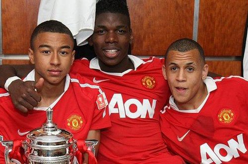 Lingard, Pogba và Morrison khi giành Cup FA cho đội U21 Man Utd.