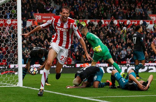 Crouch ghi bàn ấn định chiến thắng 2-1 cho Stoke trước Southampton ở trận đấu gần nhất.