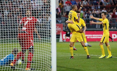 PSG thắng kịch tính, bỏ cách Monaco sáu điểm trên BXH