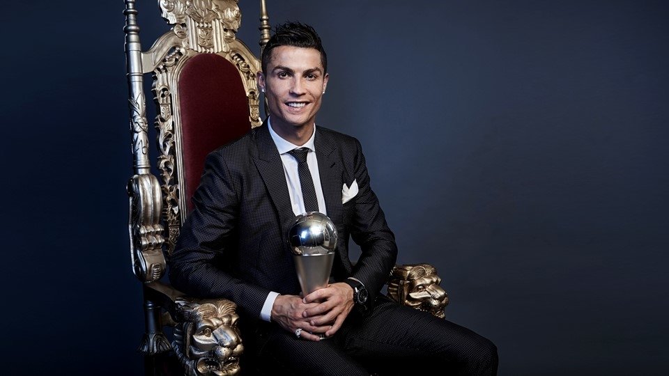 Ronaldo muốn lương mới sau khi giành The Best