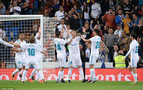 Ronaldo tắt điện, Real Madrid vẫn thắng đậm Eibar
