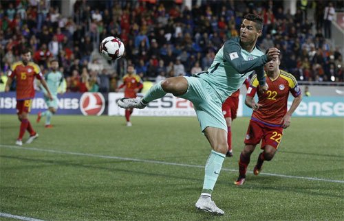 Ronaldo vào sân từ ghế dự bị và cứu Bồ Đào Nha khỏi nguy cơ bị cầm chân. 