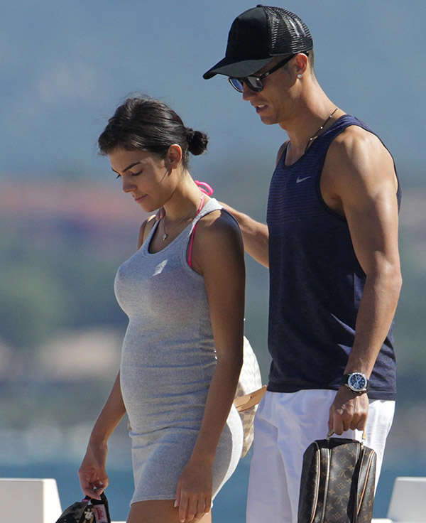 Ronaldo chuẩn bị đón đứa con đầu tiên không do đẻ thuê