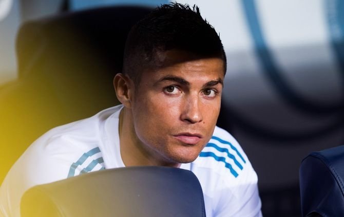 Ronaldo biết rất rõ, ngay cả những "đứa con huyền thoại của Madrid" như Raul, Iker Casillas cũng không được CLB giữ lại...