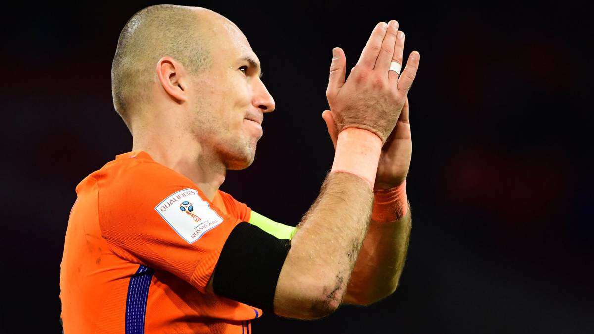 Robben chia tay tuyển Hà Lan trong nỗi buồn