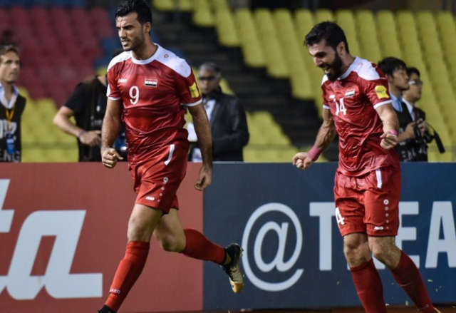 Omar Al Soma (9) gỡ hoà 1-1 cho Syria