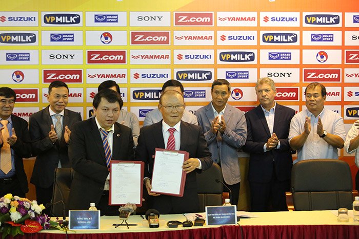 HLV Park Hang Seo sẽ nhận mức lương khủng trong 2 năm dẫn dắt tuyển Việt Nam.