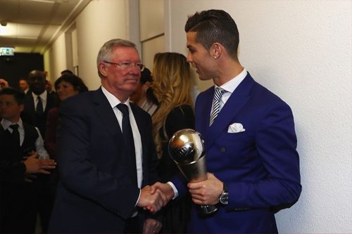 Ronaldo giành danh hiệu The Best mùa trước.
