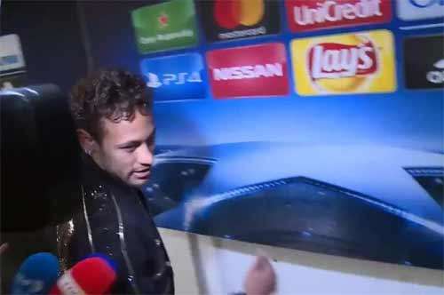 Neymar không ngần ngại thể hiện sự lạnh lùng khi gặp câu hỏi về việc gia nhập Real