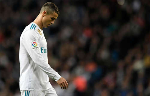 Ronaldo không biểu lộ sự vui mừng sau khi kiến tạo cho Isco ghi bàn, mà buồn vì bản thân chưa chấm dứt được chuỗi trận tịt ngòi tại La Liga