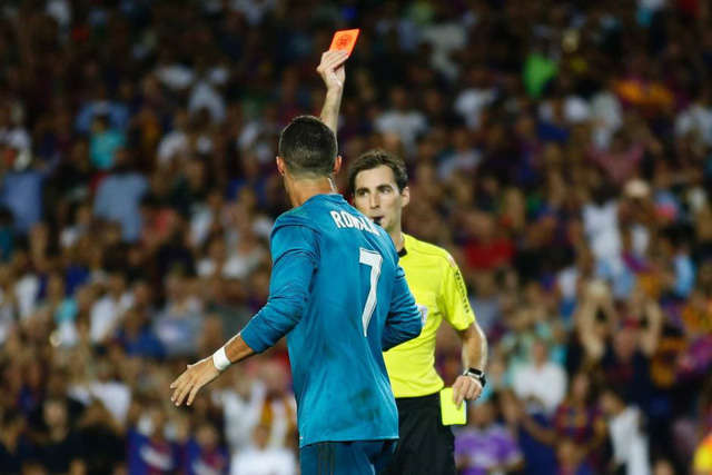 C.Ronaldo lĩnh thẻ đỏ ở trận siêu cúp Tây Ban Nha