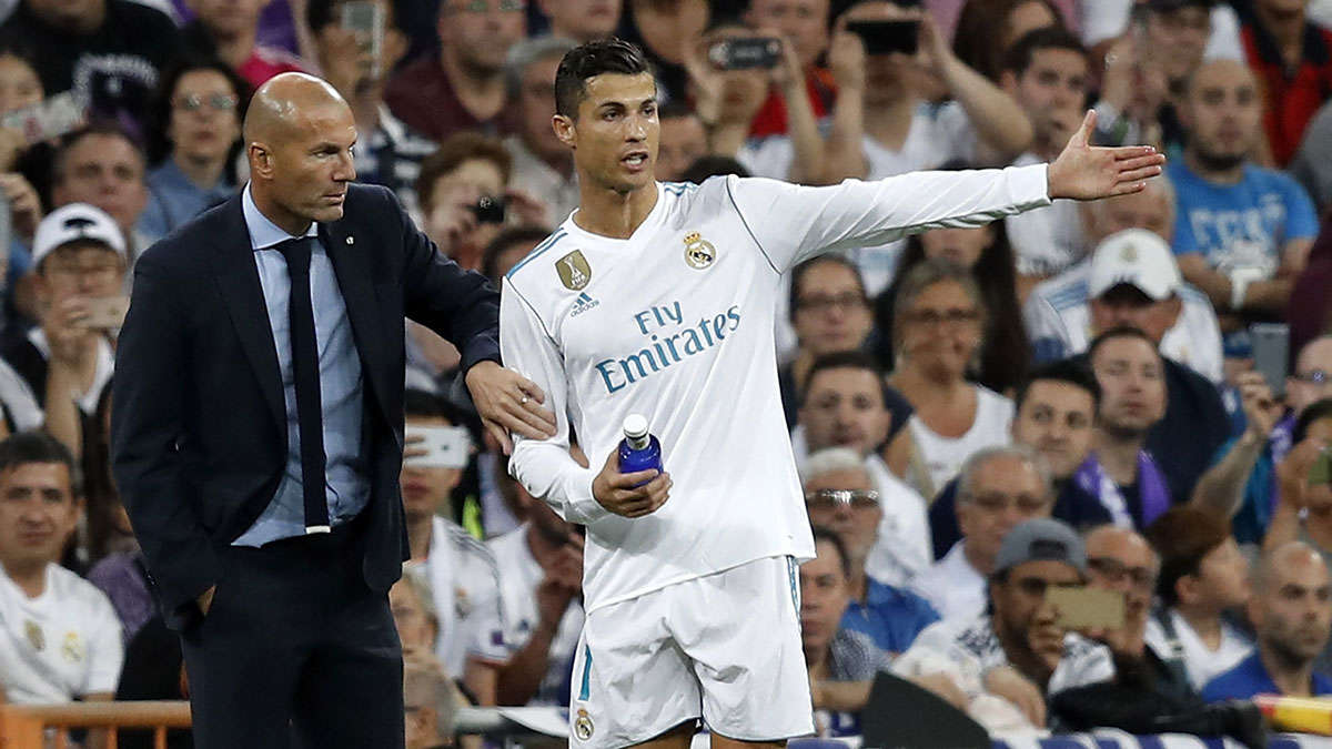 HLV Zidane đang không thể kiểm soát Ronaldo