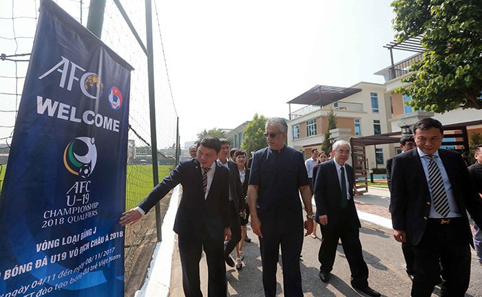 Chủ tịch AFC đi thăm trung tâm đào tạo bóng đá trẻ VFF