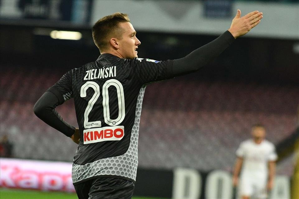 Zielinski ghi bàn ấn định chiến thắng cho Napoli