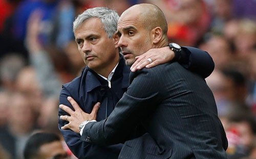 Mourinho và Pep Guardiola trong một trận đấu của thành Manchester.