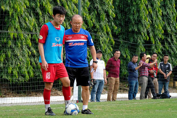 HLV Park Hang Seo ngăn ngừa bệnh ngôi sao ở đội tuyển Việt Nam