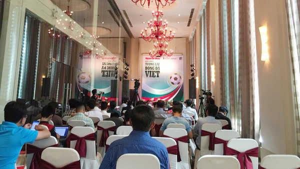 Hội thảo “Vì tương lai của bóng đá Việt”: Nhiều ý kiến như mơ ngủ