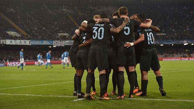Ngược dòng Napoli, Man City vượt qua vòng bảng Cúp C1