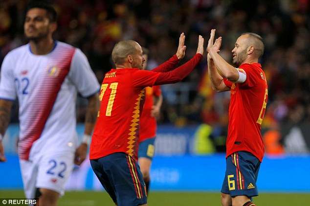Iniesta ấn định chiến thắng 5-0 cho Tây Ban Nha