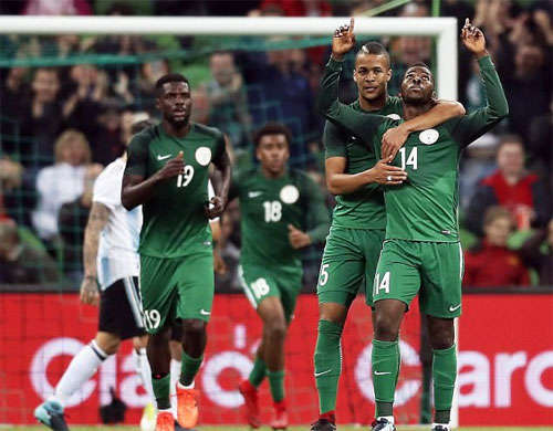 Nigeria bất ngờ ngược dòng sau khi bị dẫn hai bàn.